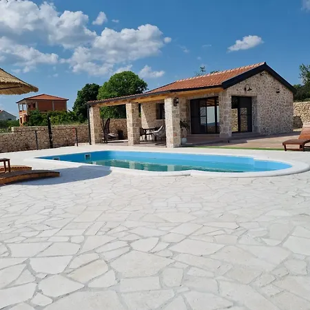 A&m With Pool And Lakeview Vrana (Zadar)