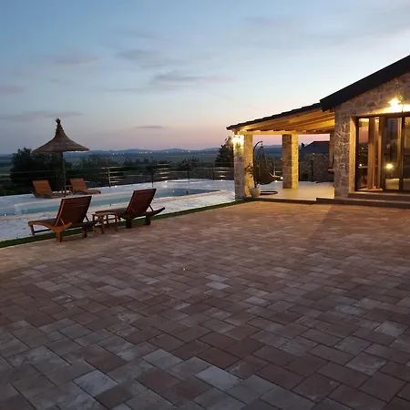 A&m With Pool And Lakeview Vrana (Zadar)