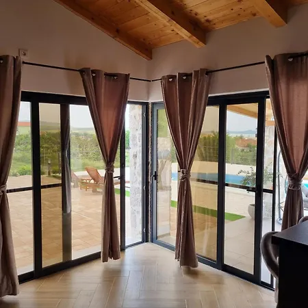 A&m With Pool And Lakeview * Vrana (Zadar)