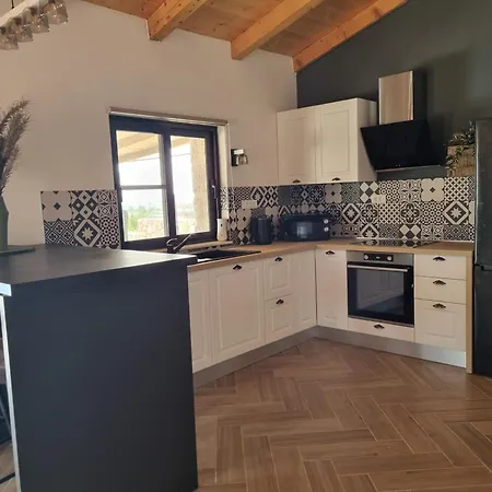 Semesterbostad A&m With Pool And Lakeview Vrana (Zadar)