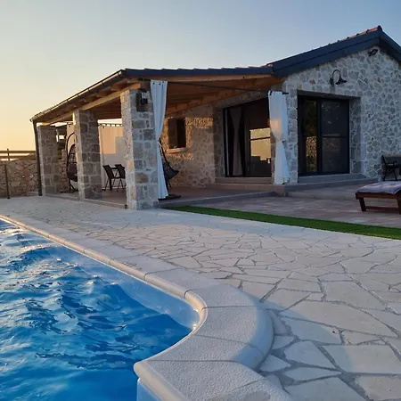 Tatil Evi A&m With Pool And Lakeview Vrana (Zadar)